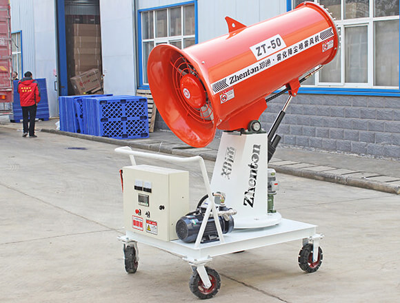 手推霧炮是一種便攜式的霧炮設(shè)備，廣泛應(yīng)用于各種領(lǐng)域,手推霧炮相對(duì)于其他固定式霧炮設(shè)備更加靈活，可以輕松移動(dòng)到不同的場(chǎng)地。